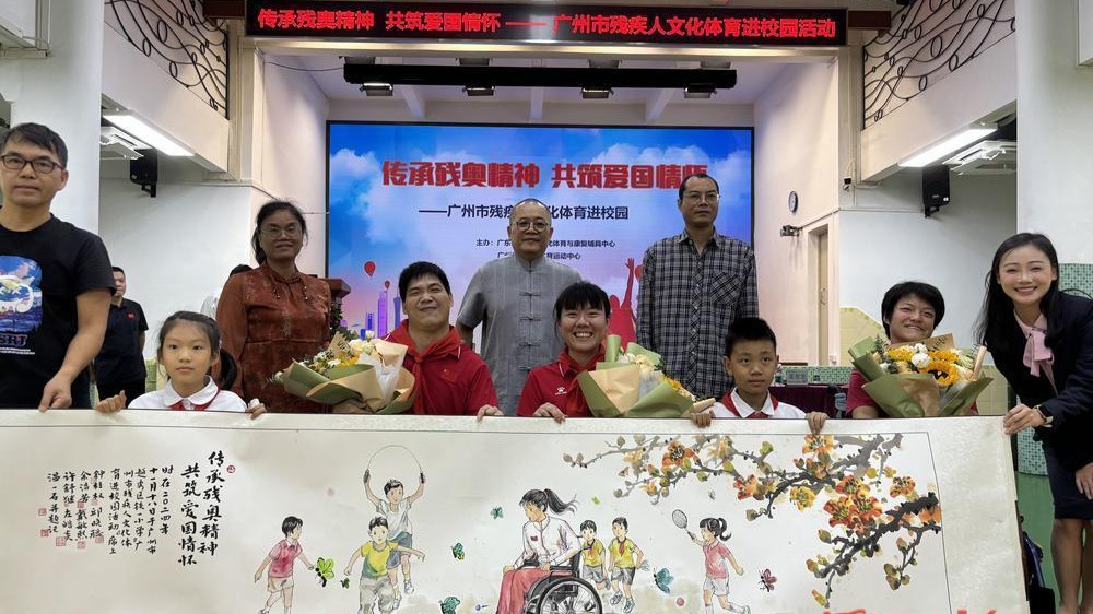 硬地滚球世界冠军组团到访铁一小学，“滚球表演赛”精彩上演