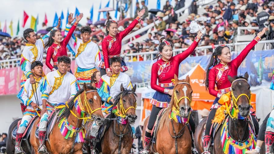 Traditional horse racing festival kicks off at Xizang's Nagqu festival