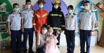 暖心！为圆4岁患癌女孩消防梦，深圳7位消防员给了她一个生日惊喜