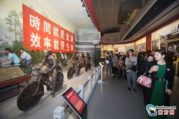 “大潮起珠江——广东改革开放40周年展览”吸引大批人士参观