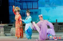 粤剧春班连轴转 一演就是半个月 粤剧春班连轴转 一演就是半个月