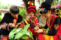 水墨画瓷器旗袍……文博会上中华传统文化元素产品受热捧
