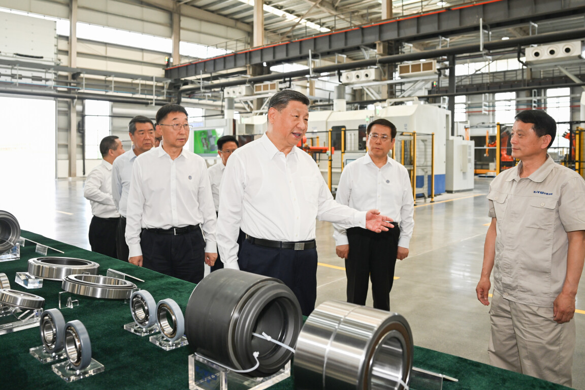 5月19日下午，习近平总书记来到洛阳轴承集团股份有限公司考察。