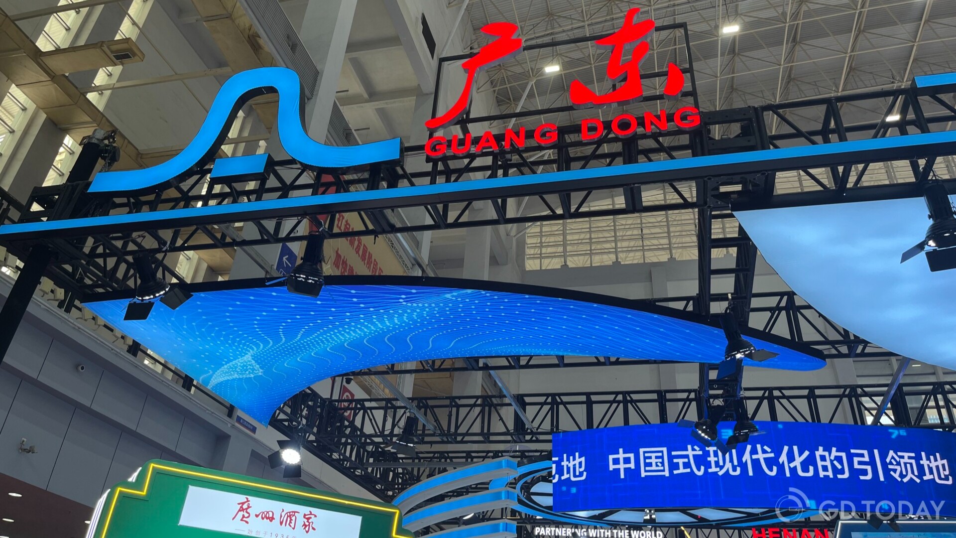 Guangdong products wow visitors at 4th China-CEEC Expo & Int'l Consumer Goods Fair