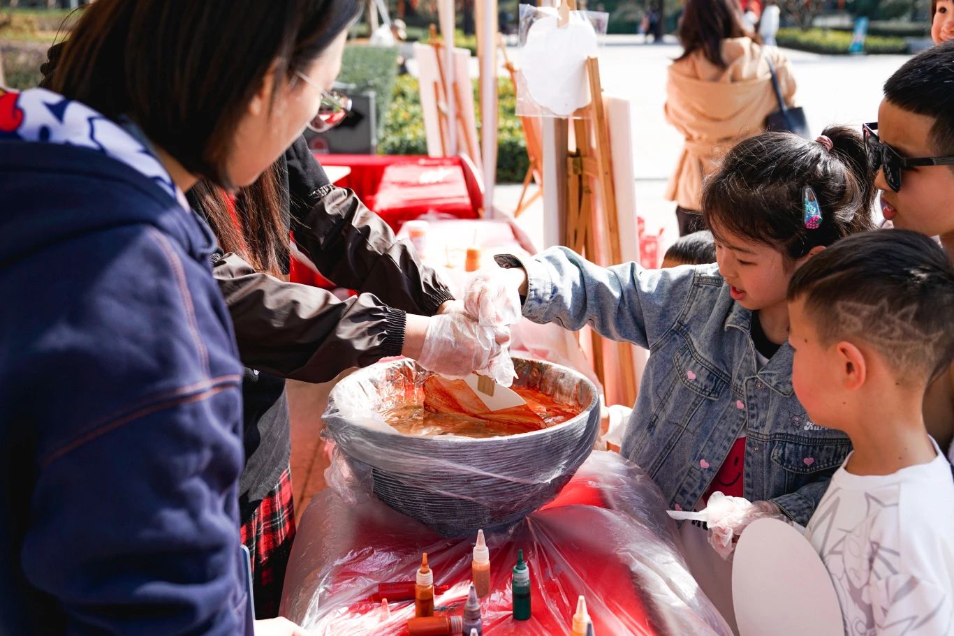 广州市文化馆“潮玩新春・蛇来运转”春节非遗游园会现场