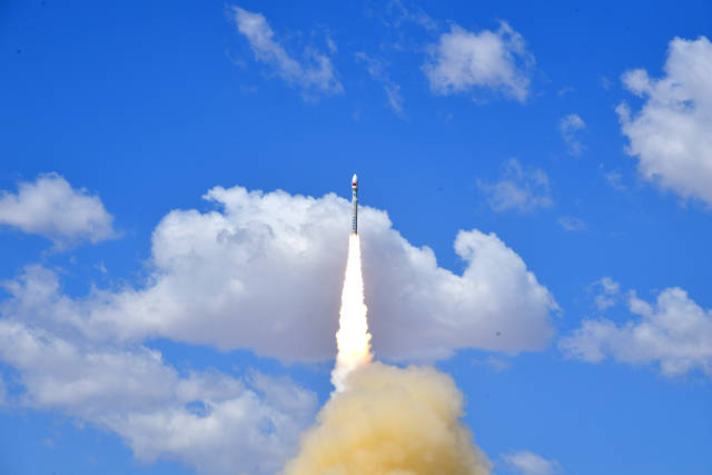 2022年7月27日12时12分，力箭一号运载火箭在我国酒泉卫星发射中心成功首飞。图源：新华社