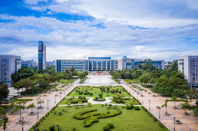 广州大学校园景色。