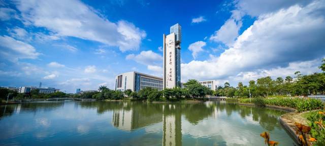 广州大学校园景色。