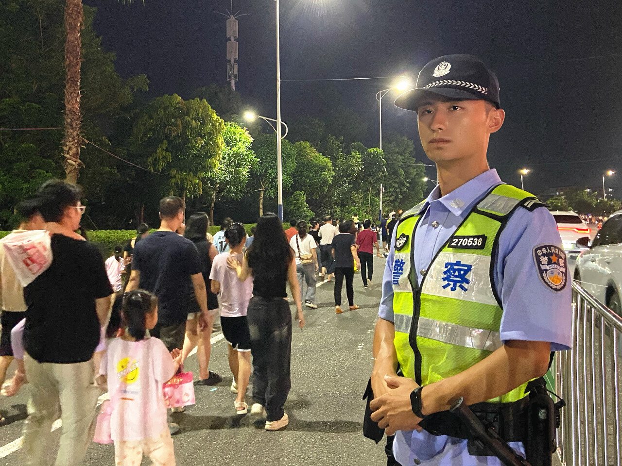 用炽热的青春逐梦藏蓝！——访云浮市公安局交警支队市区大队一中队新警何启华