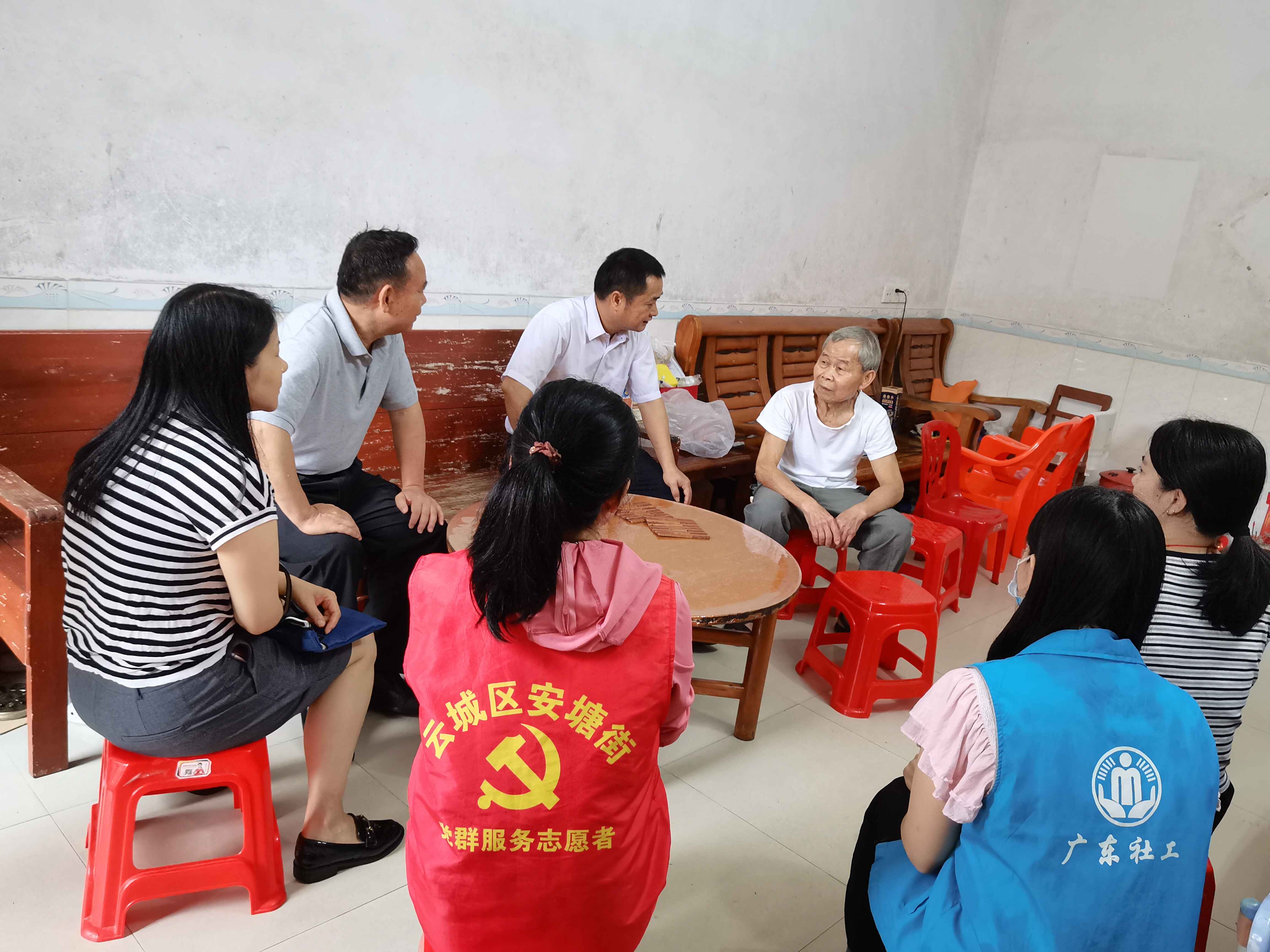 云城区民政局切实做好汛期养老领域服务工作