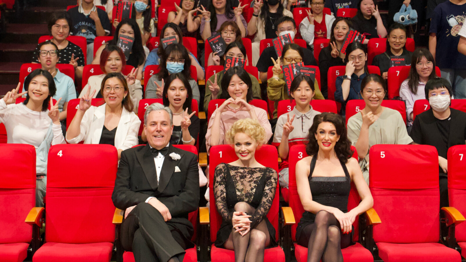 Chicago Cast Meet-and-Greet lights up Dongguan
