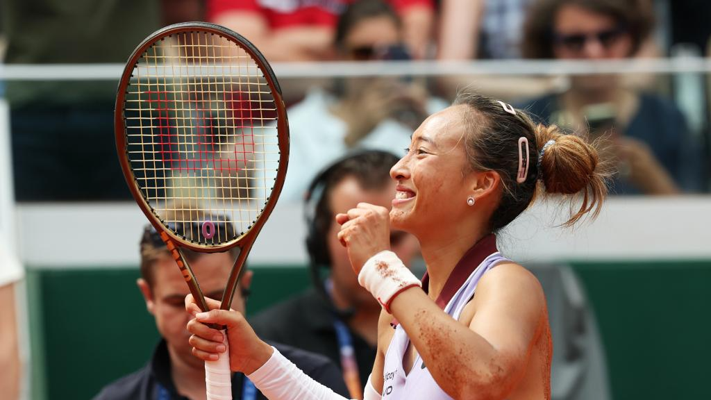 Zheng reaches French Open last eight