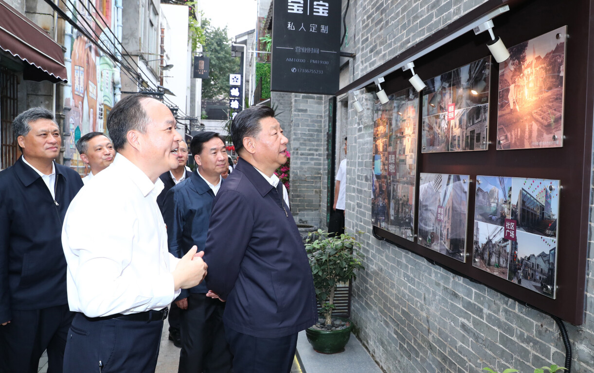 2018年10月24日，习近平在广东广州考察，来到荔湾区西关历史文化街区永庆坊。