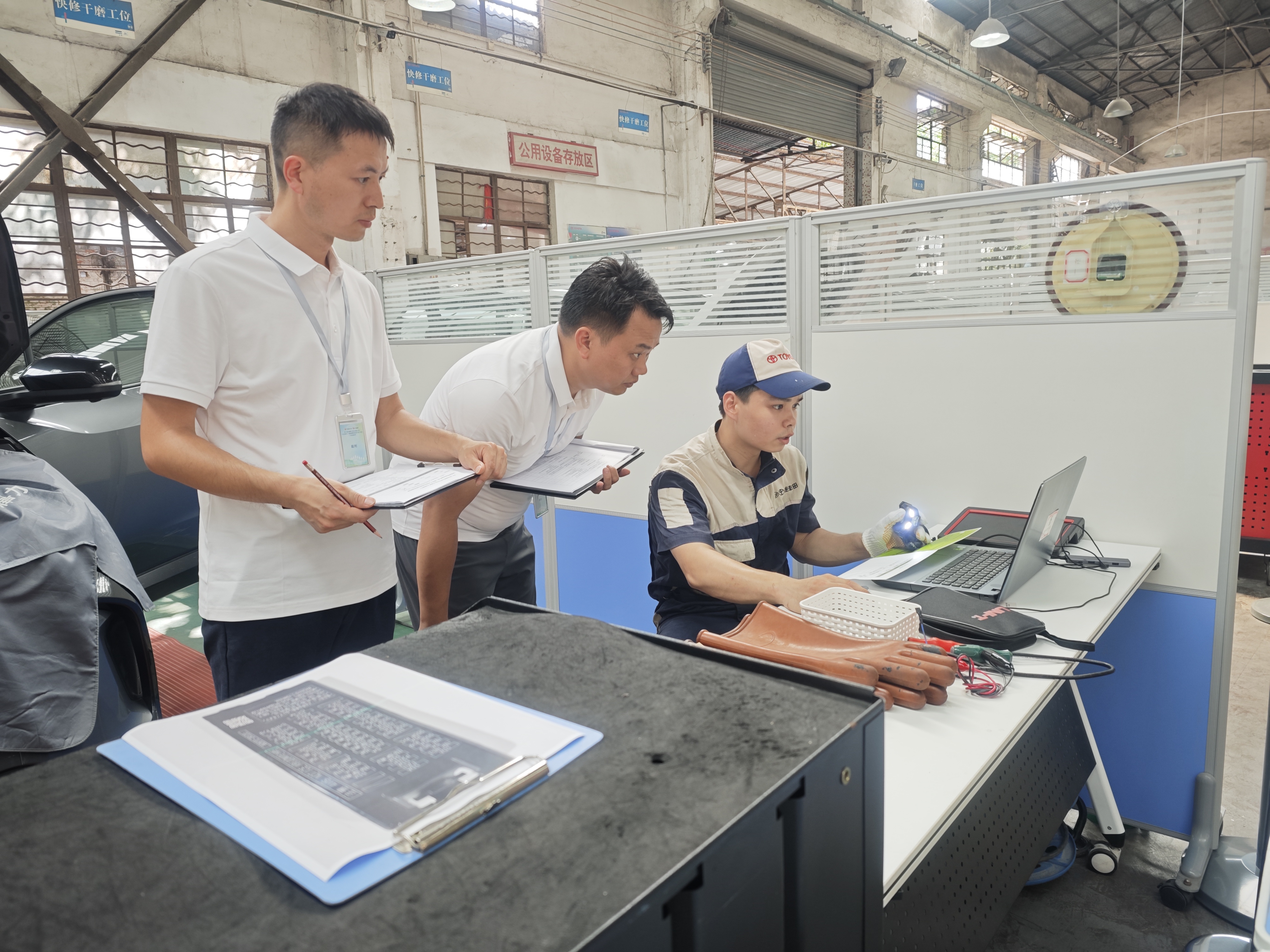 第八届全国职工职业技能大赛汽车维修工（智能网联新能源汽车）赛项广东省选拔赛实操比赛现场