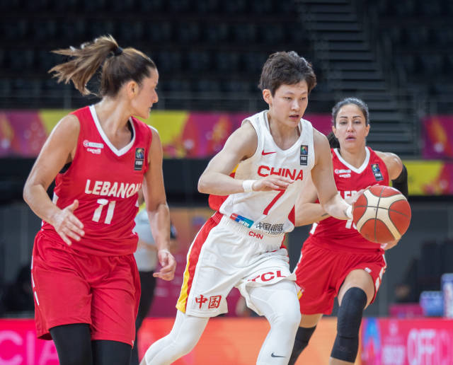 杨力维(中)。 杨力维(中)。