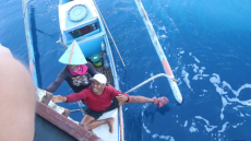 PLA navy rescues wounded Philippine fisherman