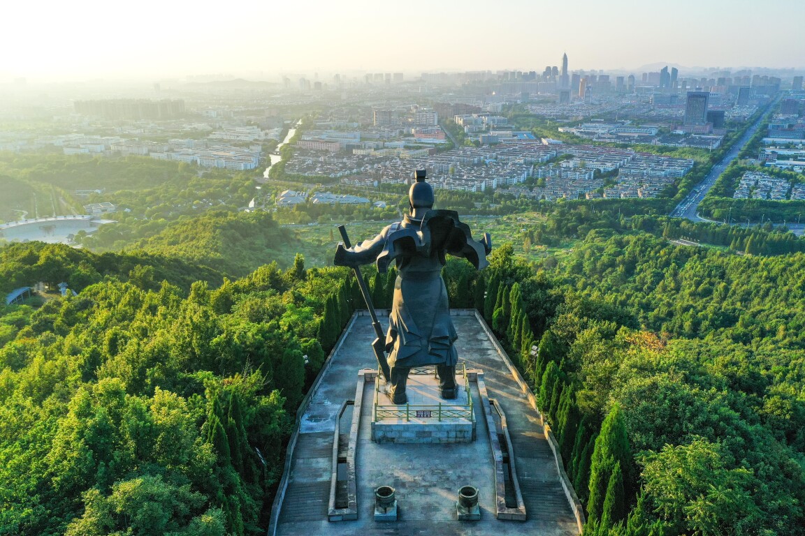 △绍兴会稽山大禹陵景区的大禹像。（图/视觉中国）