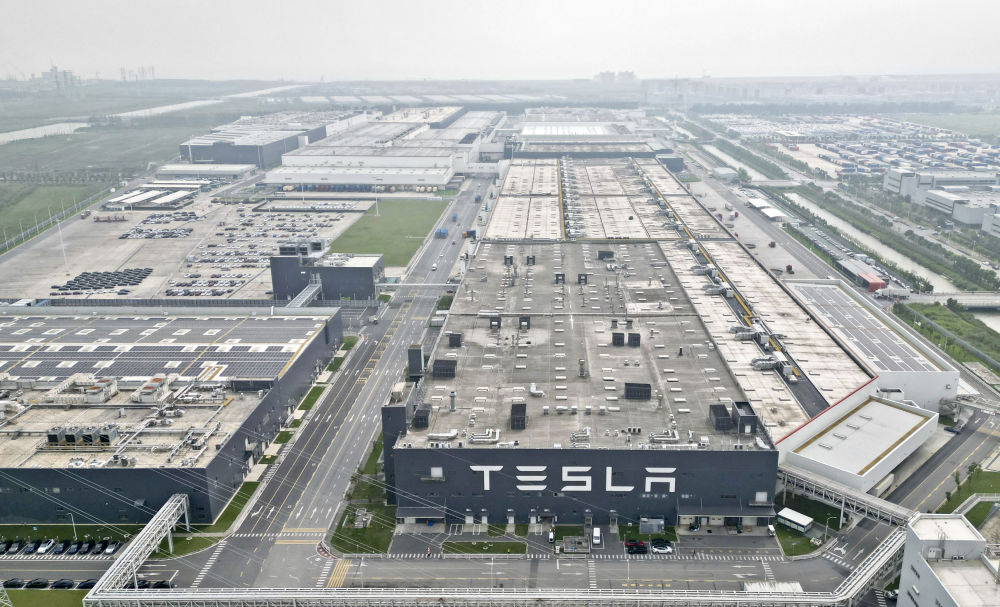位于中国（上海）自由贸易试验区临港新片区的特斯拉上海超级工厂（无人机照片，2023年9月26日摄）。