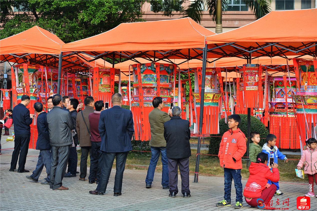 市民参加忠信花灯灯会