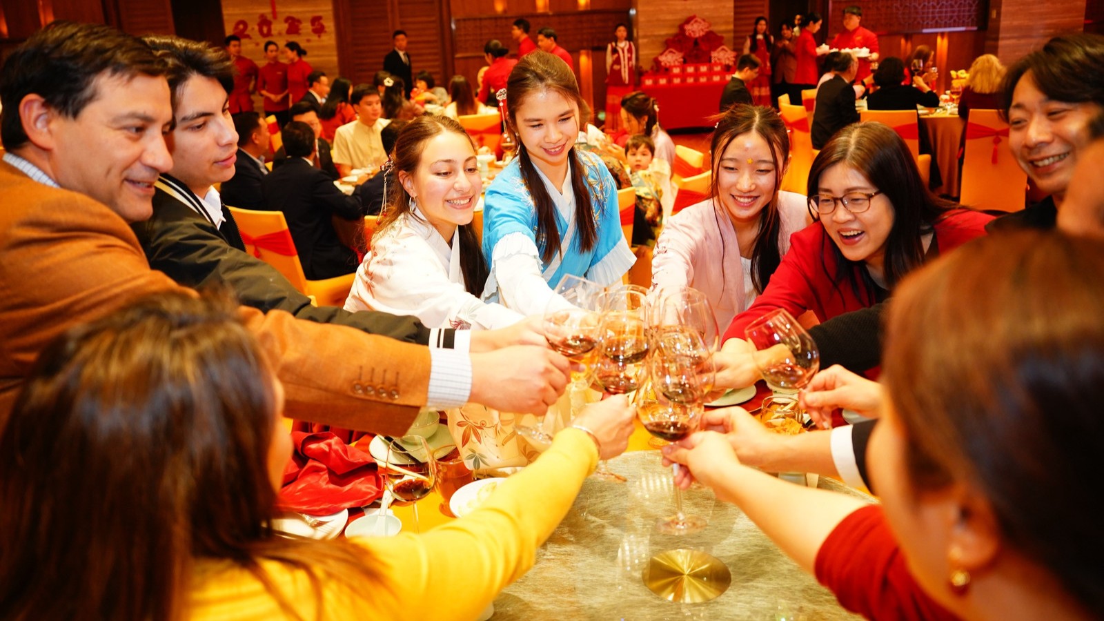 Guangdong hosts Chinese New Year Eve's Feast for global friends to celebrate reunion