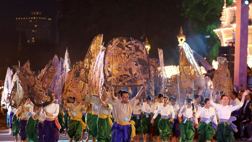 People celebrate New Year across world