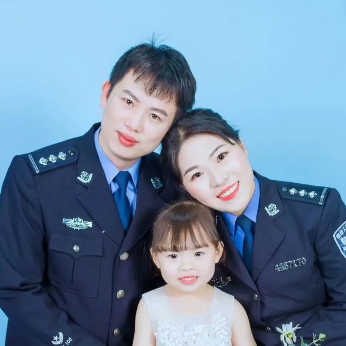 英德监狱民警何杰和段方方