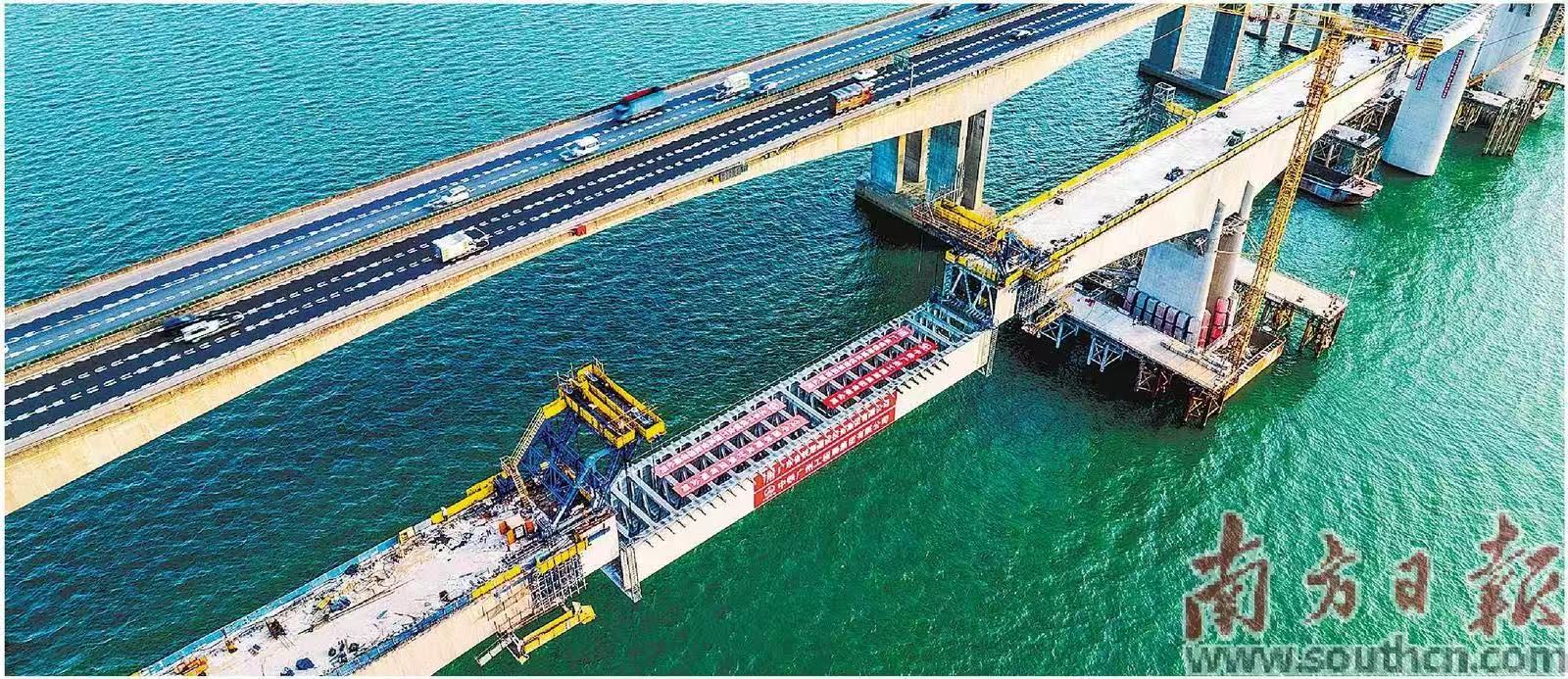广湛高铁佛山特大桥跨西江桥与富湾特大桥“双桥同框”。南方日报记者 邱日华 通讯员 王祥 摄