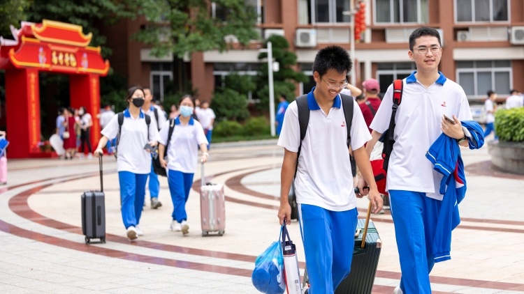 广州发布高中学校招生填报志愿通知，排名前10%学生可进入第一梯度