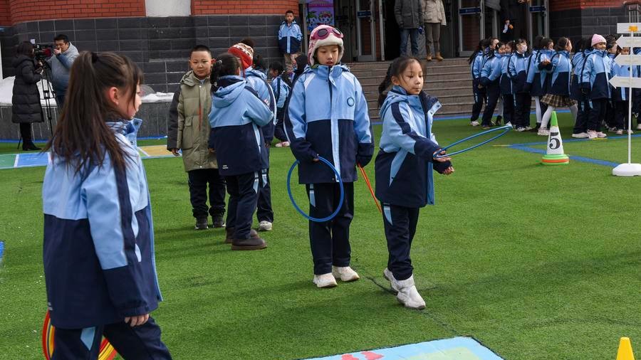 China reinforces "one PE class a day" for students' physical, mental health