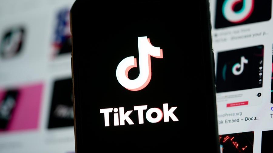 Staying "TikTok refugees" keep rednote exchanges alive