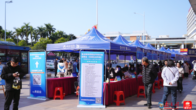 重点群体促就业专项行动招聘会(东莞石龙专场)。林思霖/摄