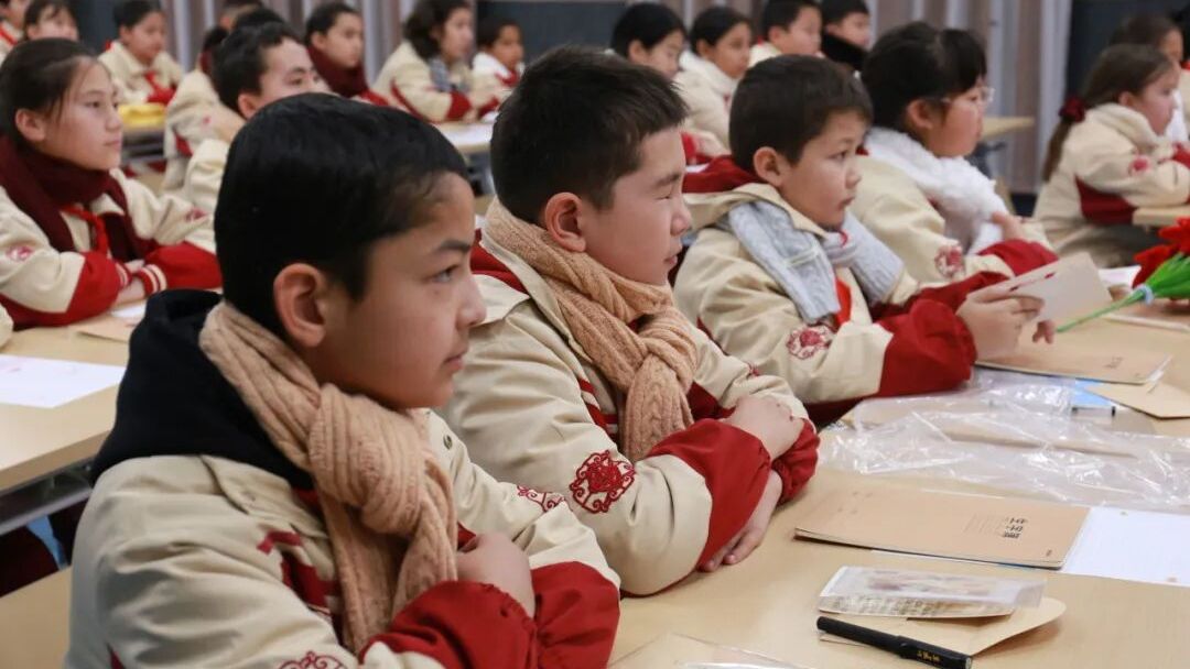 伽师这所小学，收到一份来自千里之外的温心礼物