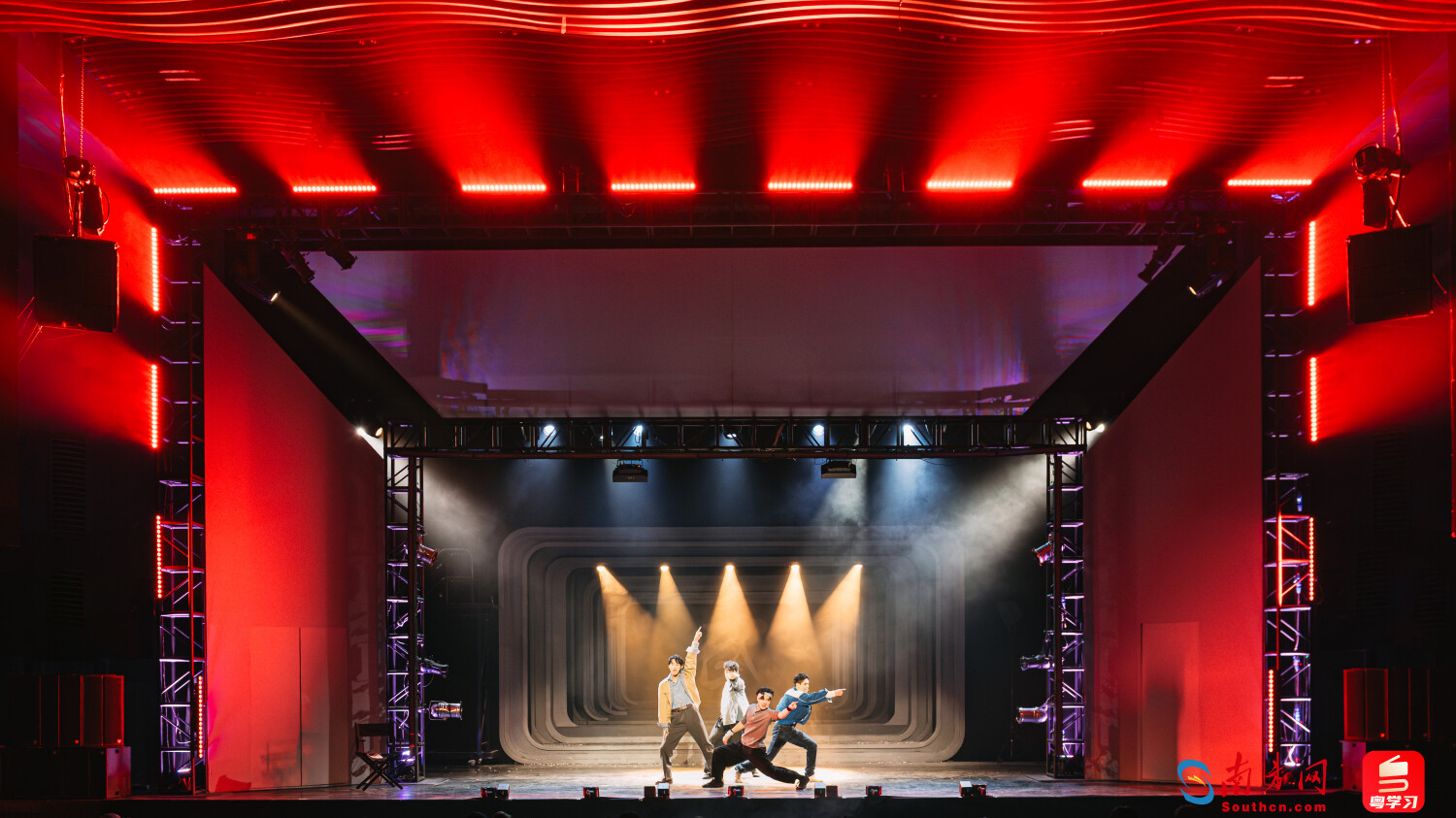 音乐剧《龙虎武师》剧照