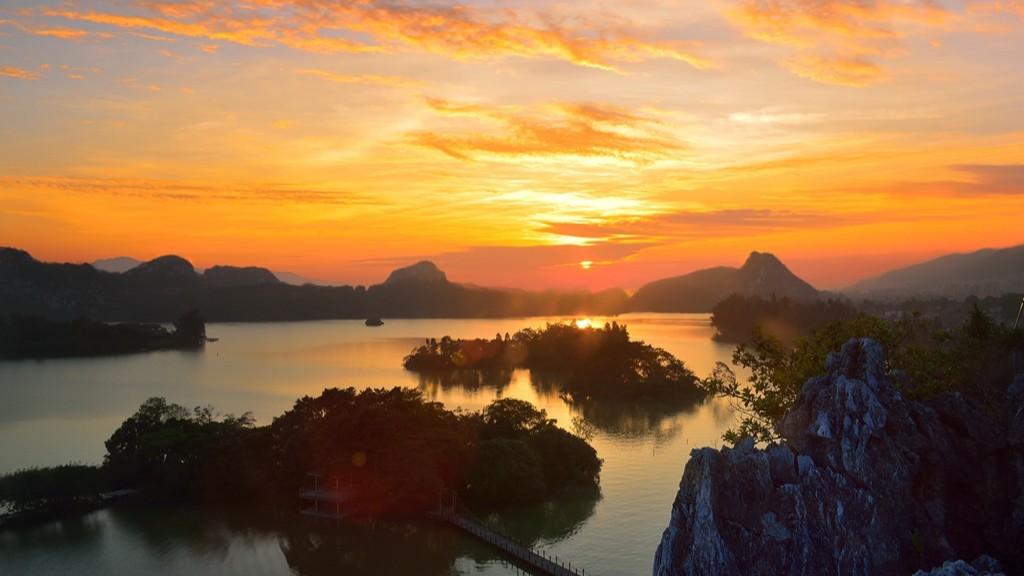 Foreign travel bloggers praise Zhaoqing: "Every step brings a surprise!"