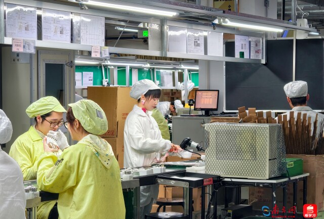 陈琴在工作岗位上。吴依妮/摄