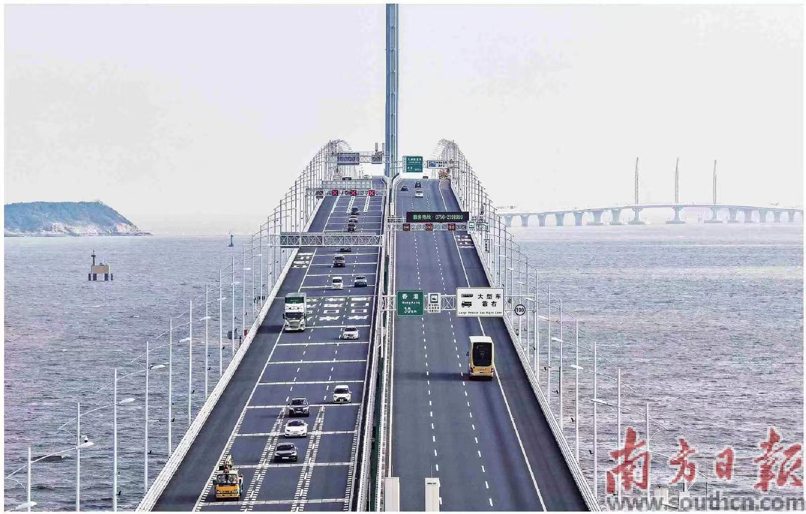 这是1月6日拍摄的港珠澳大桥往来车辆（无人机照片）。新华社发