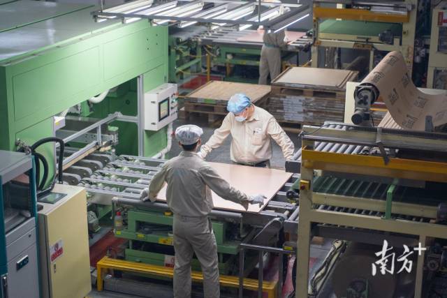 生益科技的生产车间