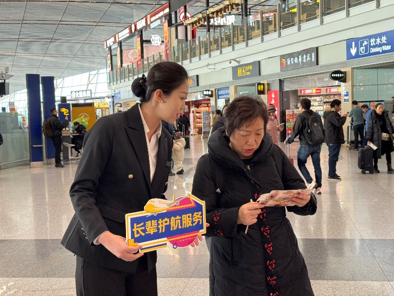 美团旅行联动国航等航司推出“安心护航”计划，为55岁及以上的乘客提供线上、线下全流程的引导服务。