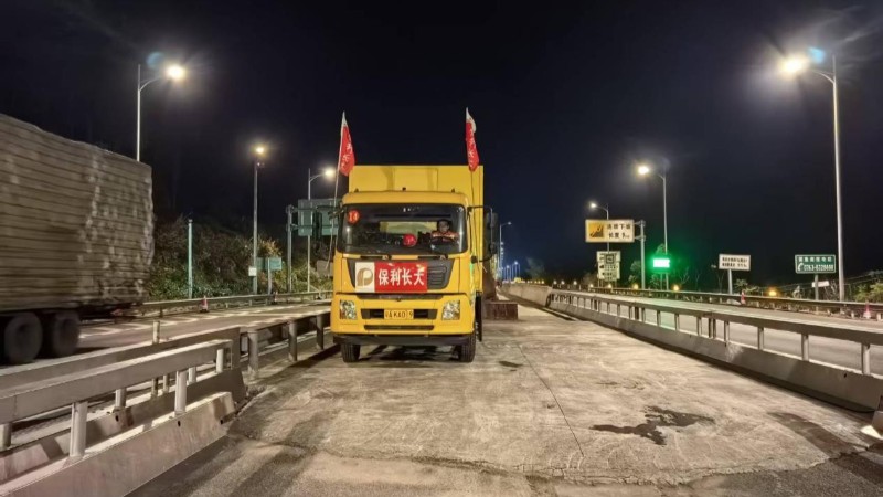 注意！二广高速云雾特大桥至九嶷山隧道路段压缩车道通行