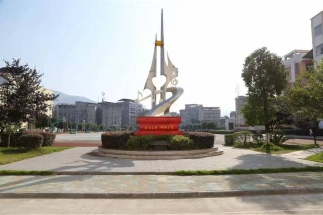 灌阳第二高级中学校园。 灌阳第二高级中学校园。