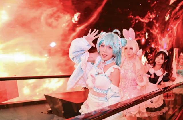 正佳广场通过打造正佳星球动漫狂欢节,为商场带来了超高人气。 南方+ 王俊涛 拍摄