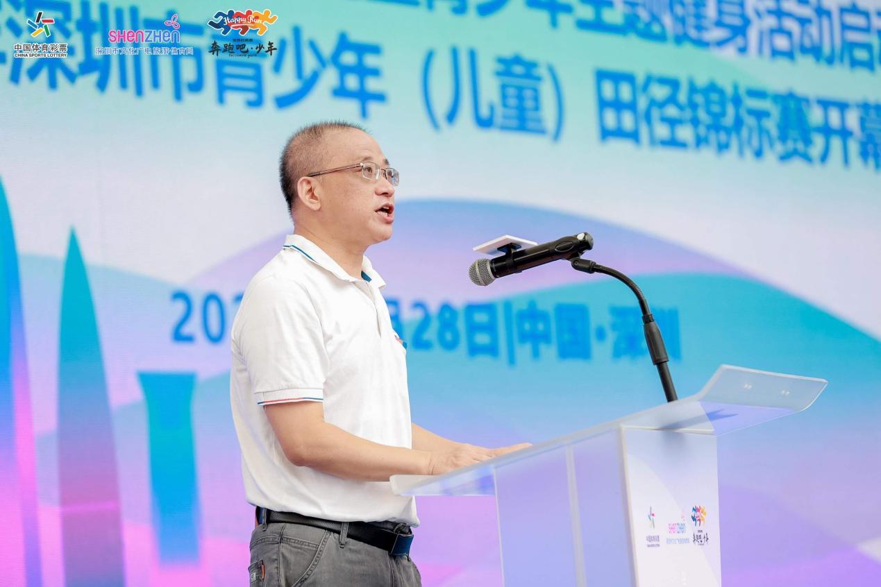 深圳市文化廣電旅游體育局競技體育處二級調(diào)研員肖敬南致辭。棒球、擊劍等40余個體育項目。</p><p style=