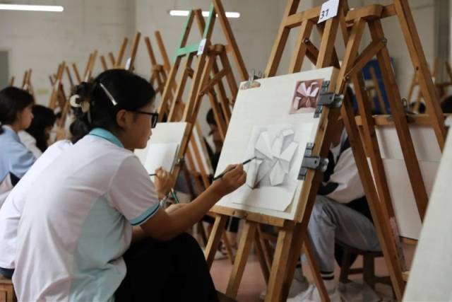 2024年灌阳县第二高级中学体艺特长生招生考试现场。 2024年灌阳县第二高级中学体艺特长生招生考试现场。