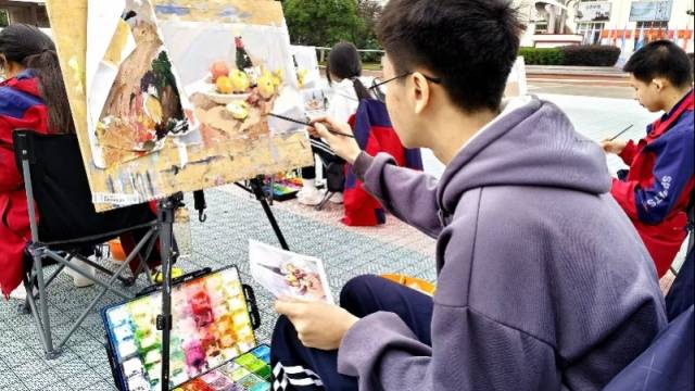 灌阳县第二高级中学第六届文化艺术节绘画比赛活动。 灌阳县第二高级中学第六届文化艺术节绘画比赛活动。