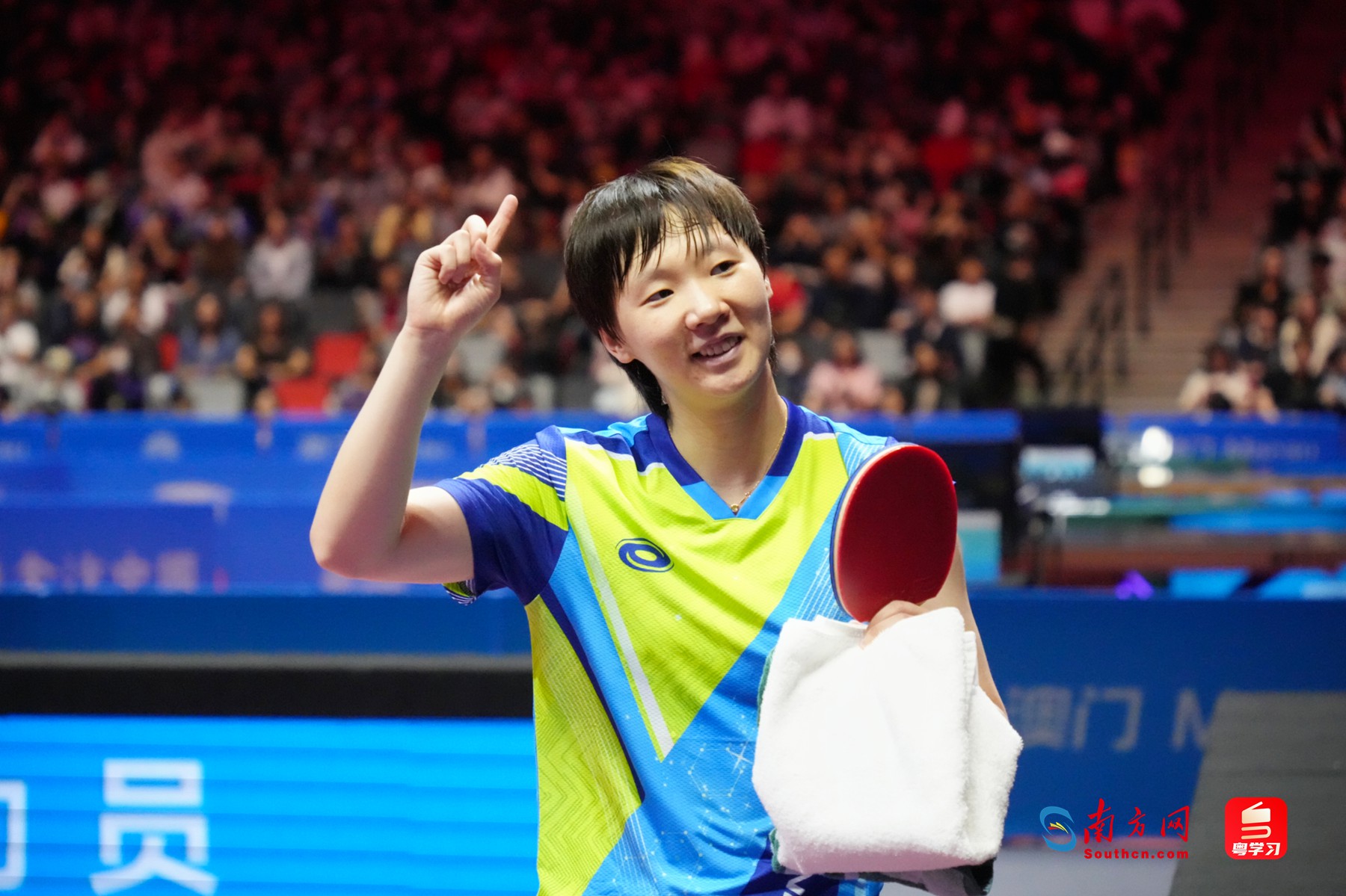 王曼昱成功卫冕冠军。南方网、粤学习记者 张瑞霖 摄