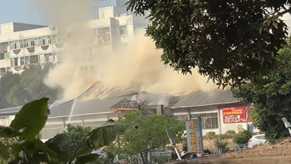 深圳龙岗一酒楼发生火灾，通报：无人员伤亡