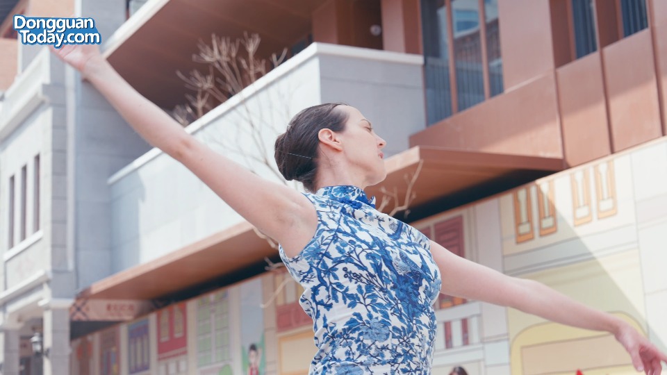 A Canadian swan dances into Dongguan's New Year