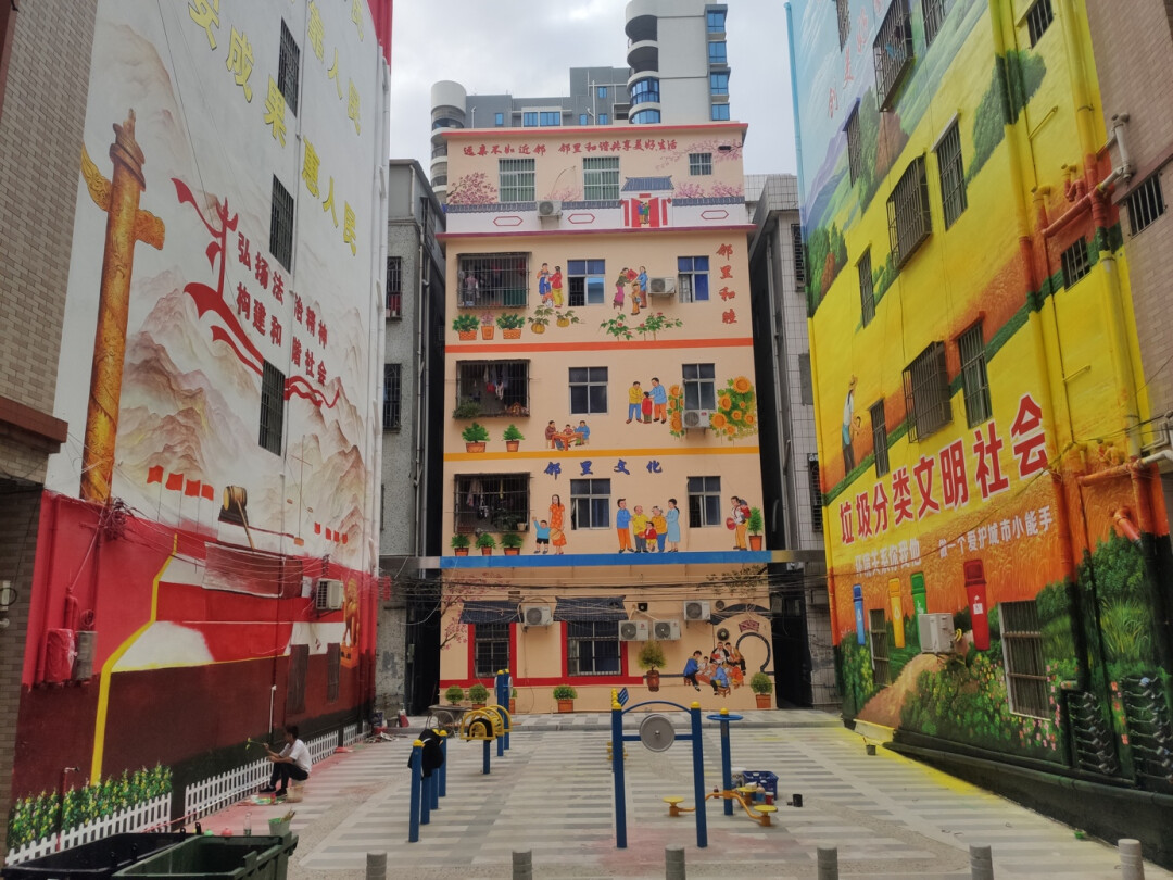 改造后的新市社区街心小公园。