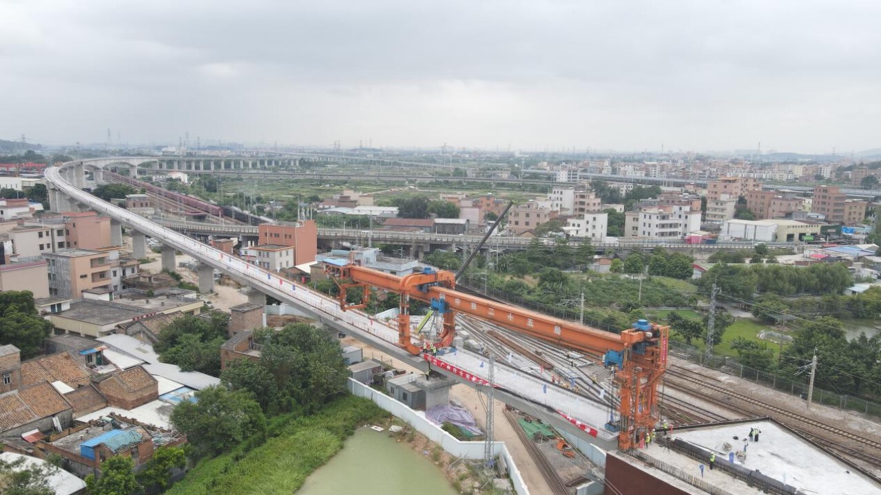 Rail link between Baiyun station and Beijing-Guangzhou high-speed railway connected