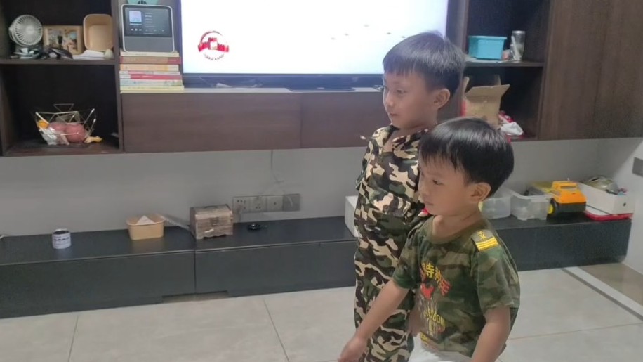 看完九三阅兵，孩子们后劲有点大